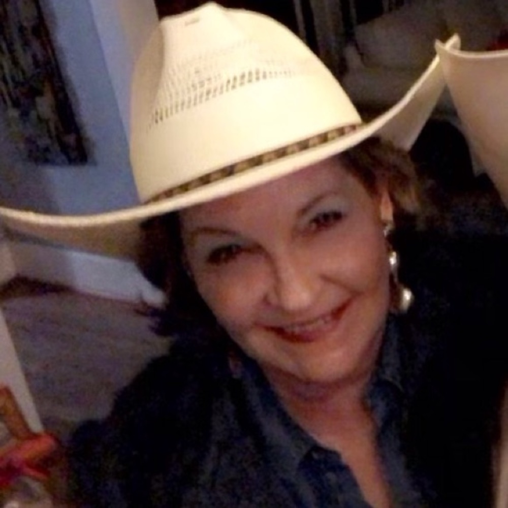 Meet your Posher, Cynthia